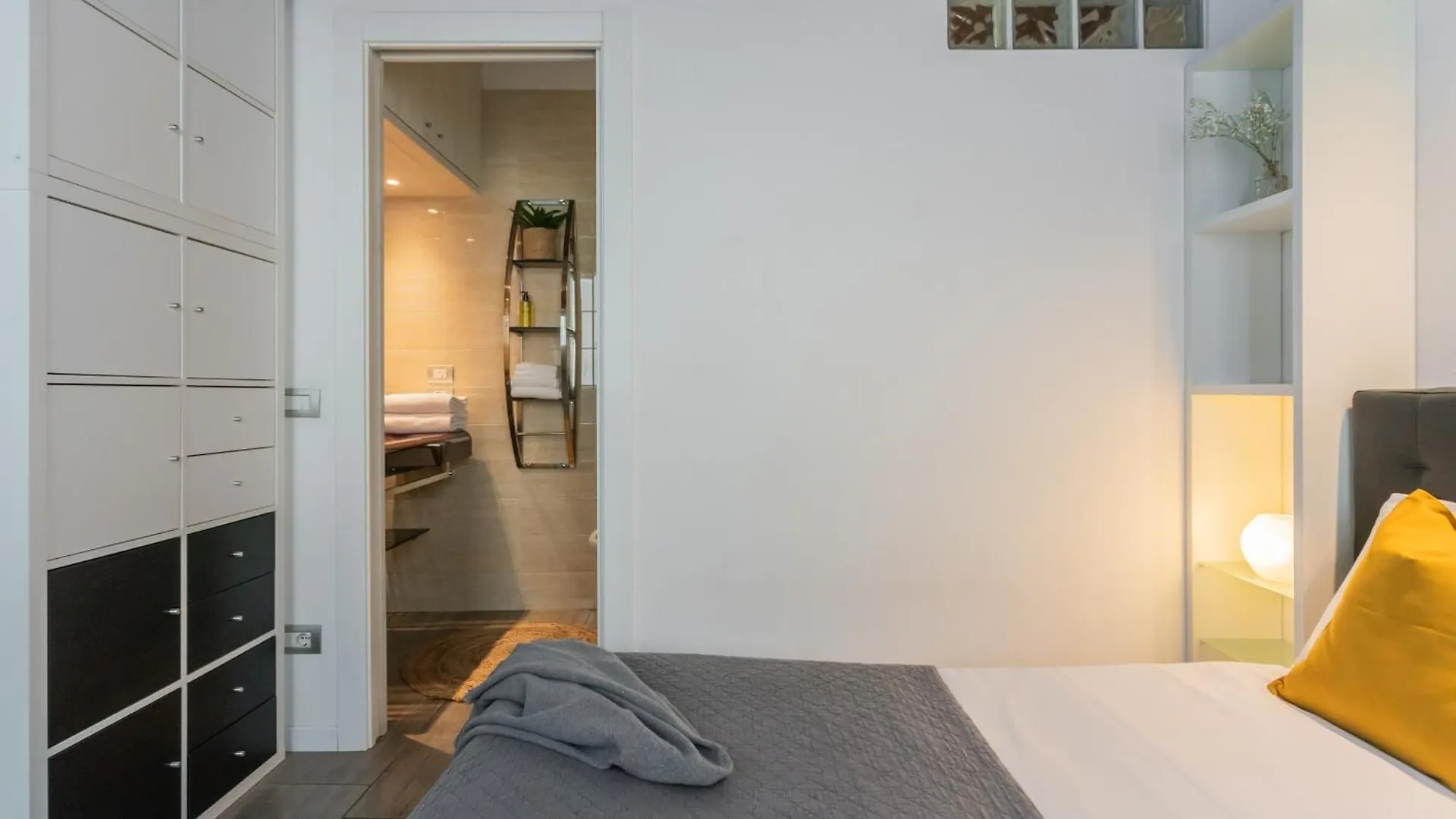 Domus In Como By Rent All Como 0*,