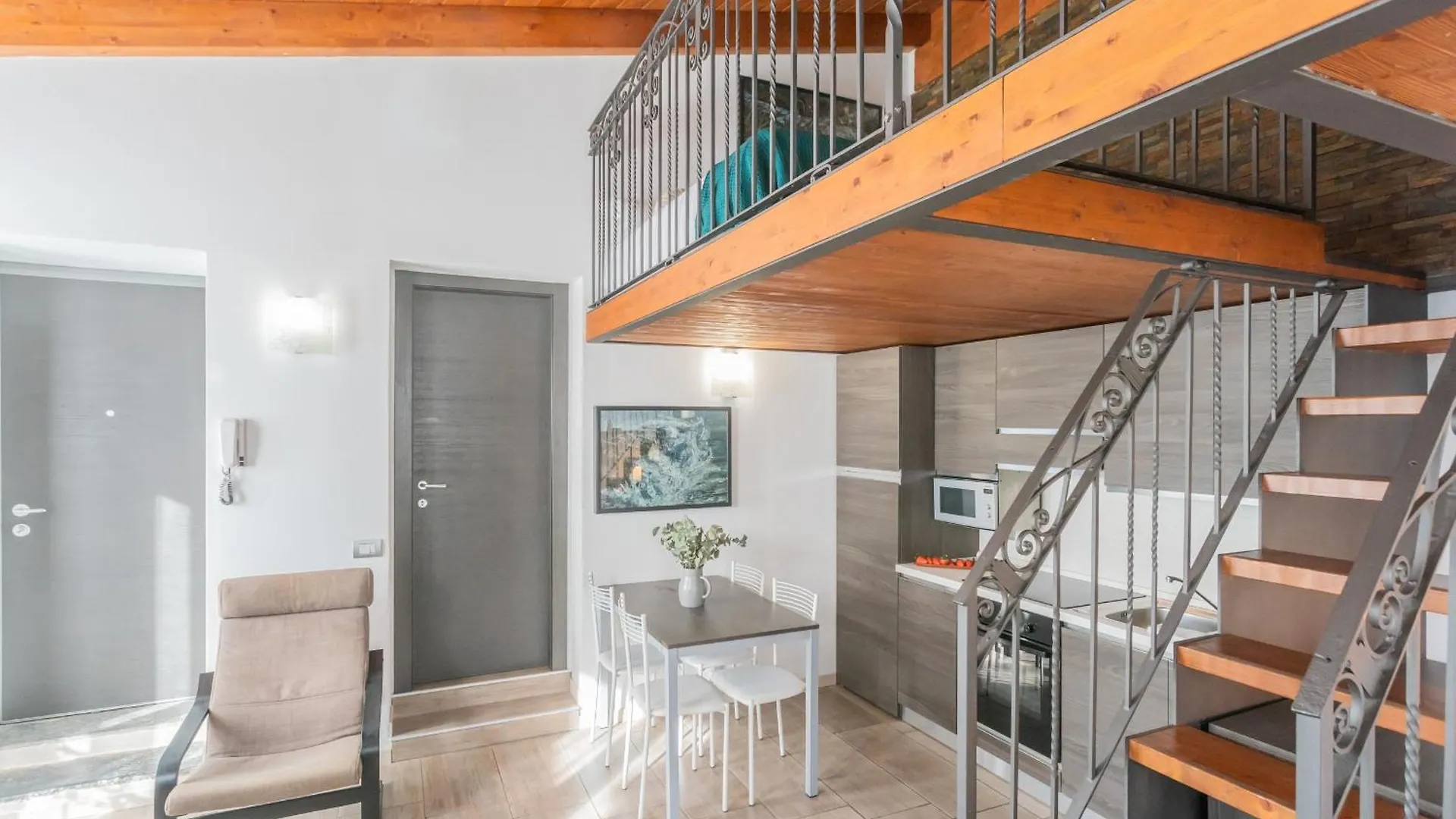 Domus In Como By Rent All كومو 0*,